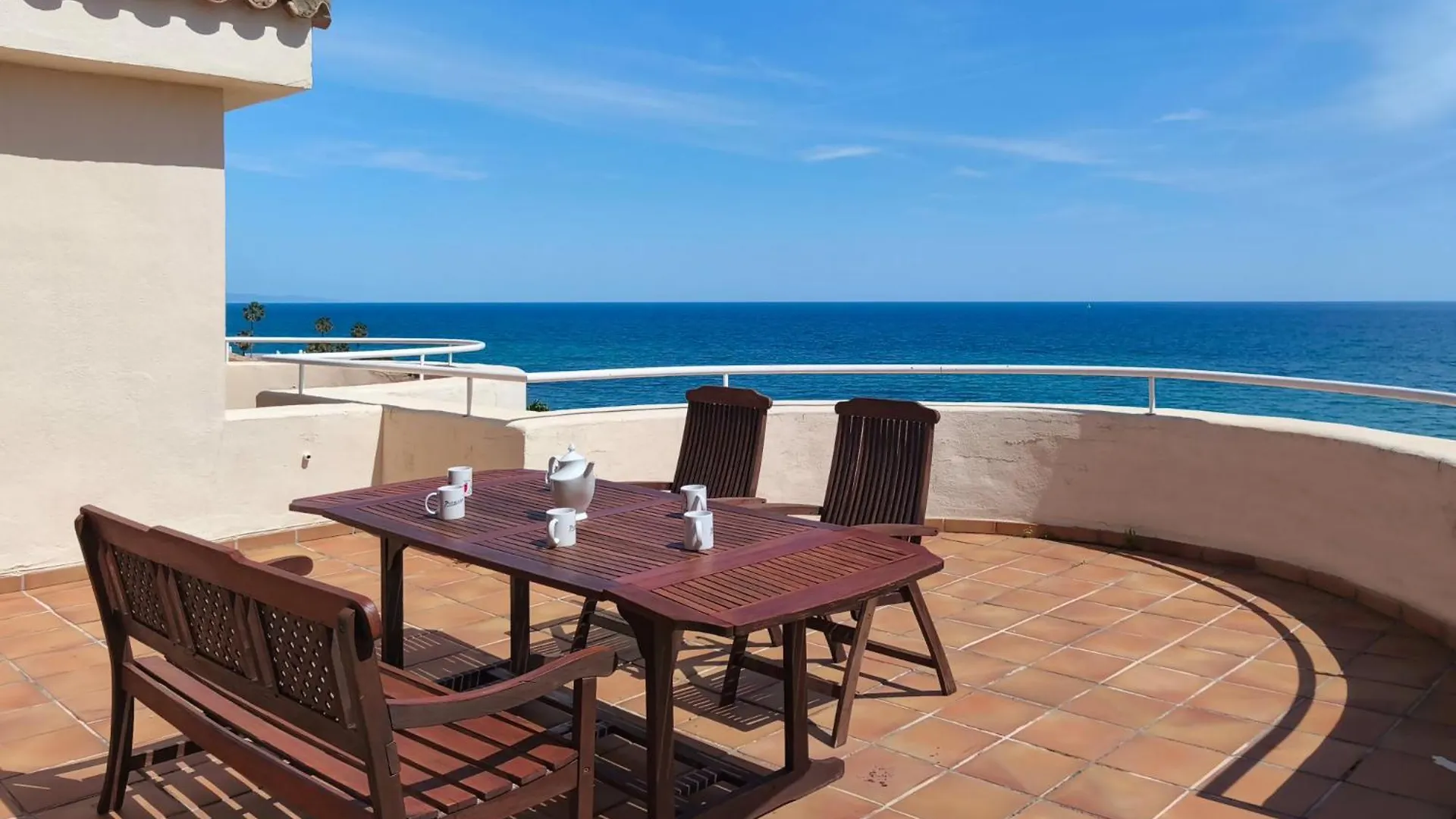 Bermuda Beachfront Living By Lica Homes エステポナ アパート