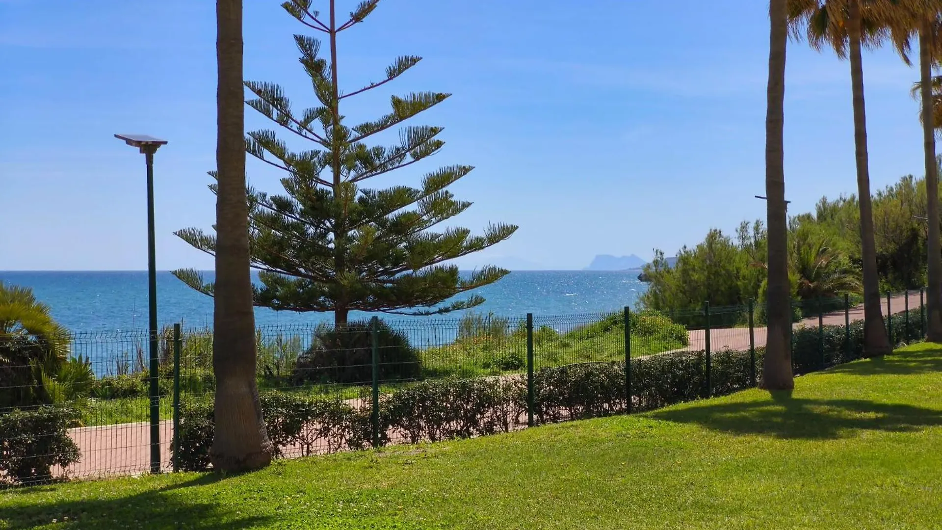 アパート Bermuda Beachfront Living By Lica Homes エステポナ スペイン